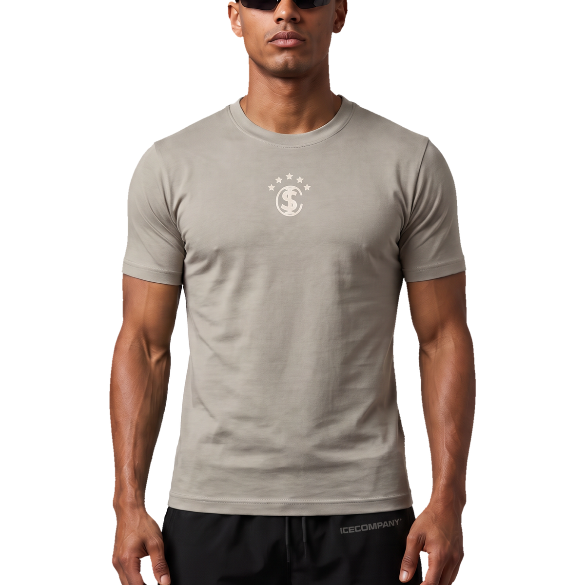 Tee Essentials Bege com modelo, foto 1